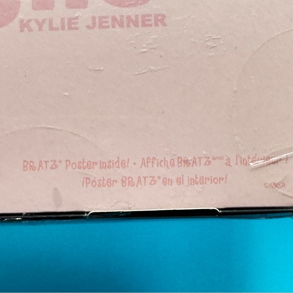 Bratz Kylie Jenner Doll Collectible MGAE 2022 Sealed Box Rare Fashion Figure - Picture 9 of 10
